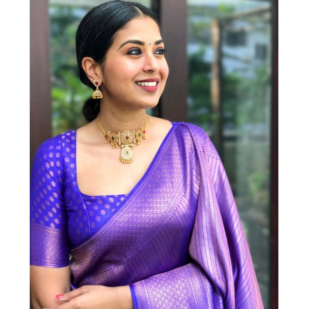 Women's Silk Printed Saree With Unstitched Blouse 5.5Mtr (Blue) - Image 2
