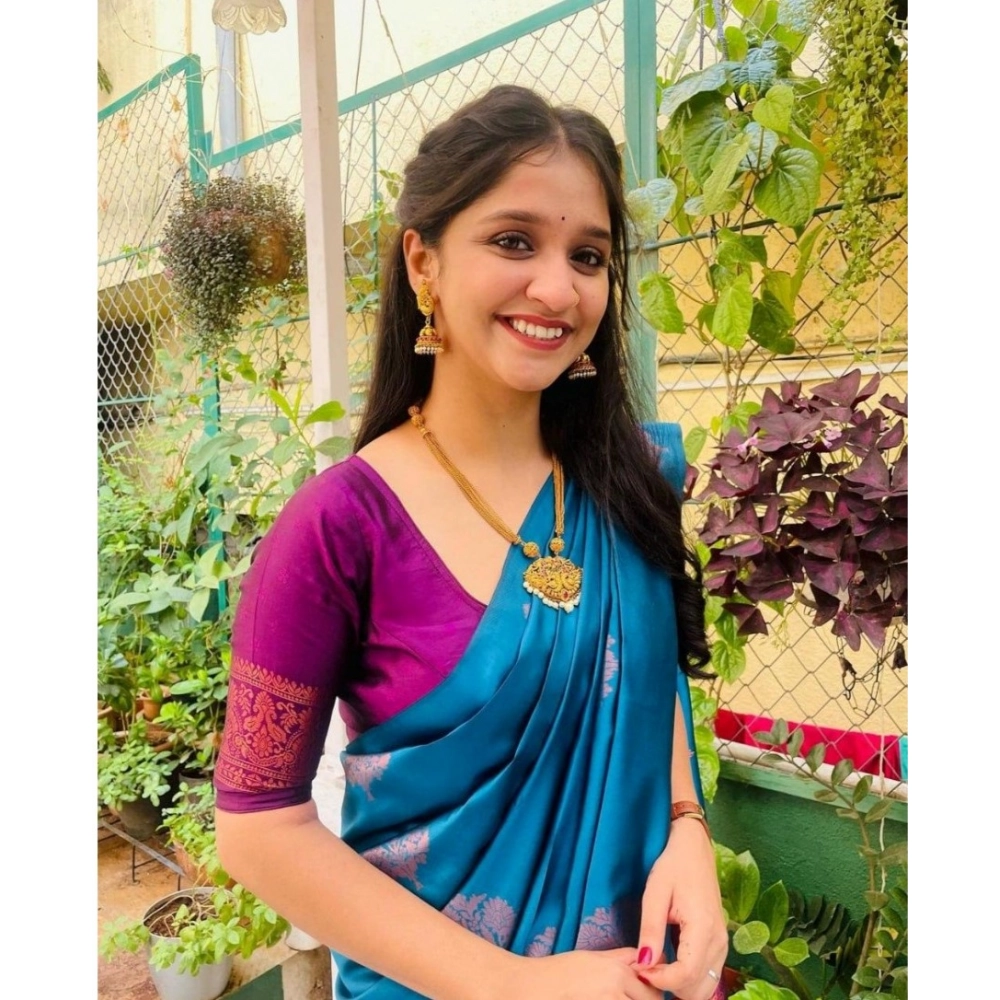 Women's Silk Printed Saree With Unstitched Blouse 5.5Mtr (Rama) - Image 3