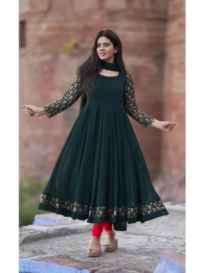 Women's Georgette Embroidery 3-4th Sleeve Round Neck Kurti with Dupatta Set (Green)