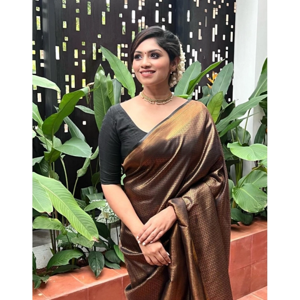 Women's Litchi silk Printed Saree With Unstitched Blouse (Gold) - Image 3