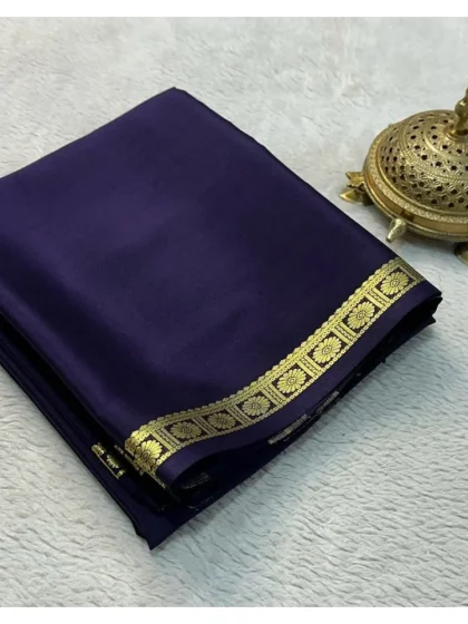 Women's Crepe Chit Pallu Solid Saree With Unstitched Blouse 5.5Mtr (Navy Blue)