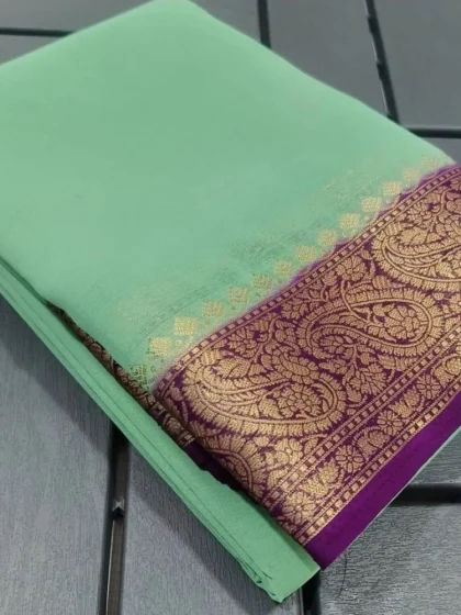 Women's Crepe Chit Pallu Solid Saree With Unstitched Blouse 5.5Mtr?(Light Green)