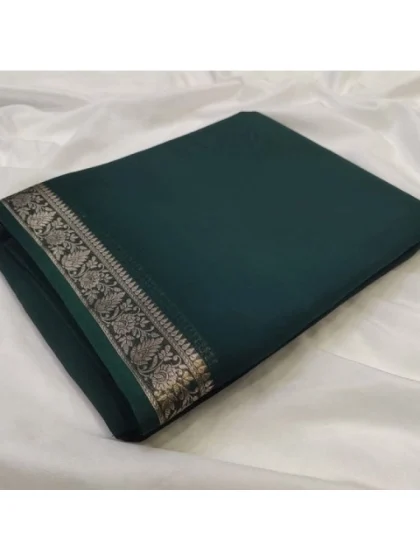 Women's Crepe Chit Pallu Solid Saree With Unstitched Blouse 5.5Mtr?(Bottle Green)