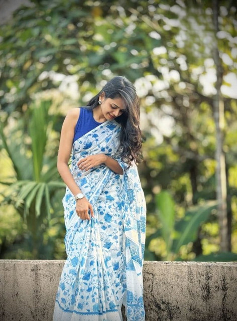 Women's Linen Floral Printeded Saree With Unstitched Blouse - 5.5 Mtr (White-Blue) - Image 3