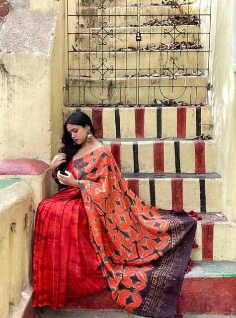 Women's Linen Floral Printed Saree With Unstitched Blouse - 5.5 Mtr (Red-Orange) - Image 3