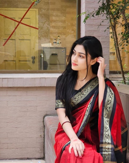 Women's Linen Striped Saree With Unstitched Blouse - 5.5 Mtr (Red-Black) - Image 4