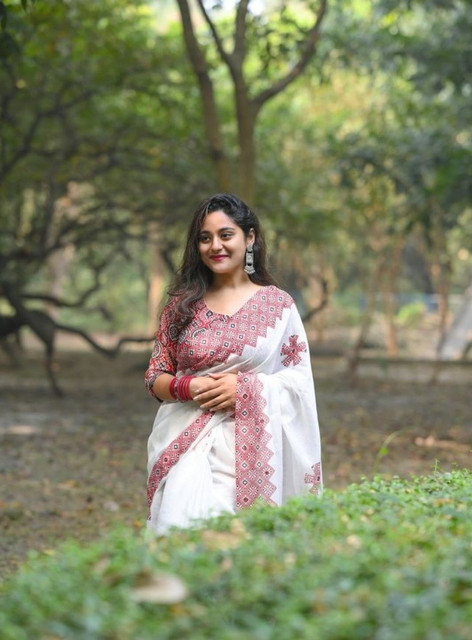 Women's Linen Floral Printed Saree With Unstitched Blouse - 5.5 Mtr (White-Red) - Image 4