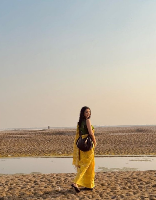 Women's Linen Floral Printed Saree With Unstitched Blouse - 5.5 Mtr (Yellow) - Image 3