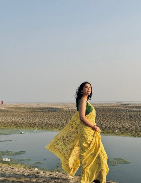 Women's Linen Floral Printed Saree With Unstitched Blouse - 5.5 Mtr (Yellow) - Image 4