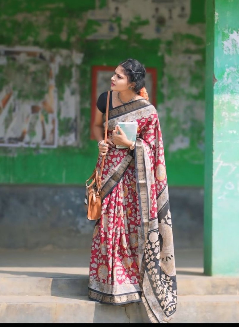 Women's Linen Floral Printed Saree With Unstitched Blouse - 5.5 Mtr (Maroon) - Image 3