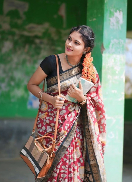 Women's Linen Floral Printed Saree With Unstitched Blouse - 5.5 Mtr (Maroon) - Image 5